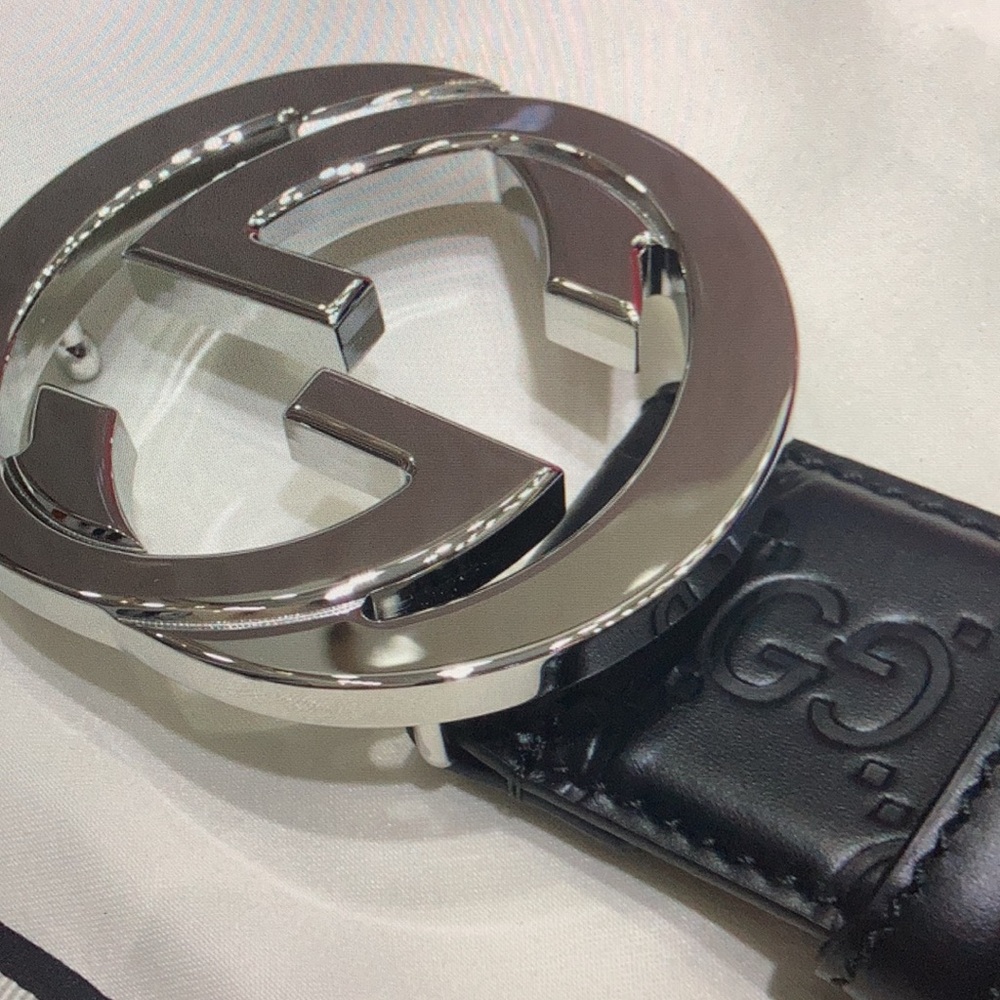 Gucci Signature Embossing Leather Belt Unisex - Picture 5 of 8